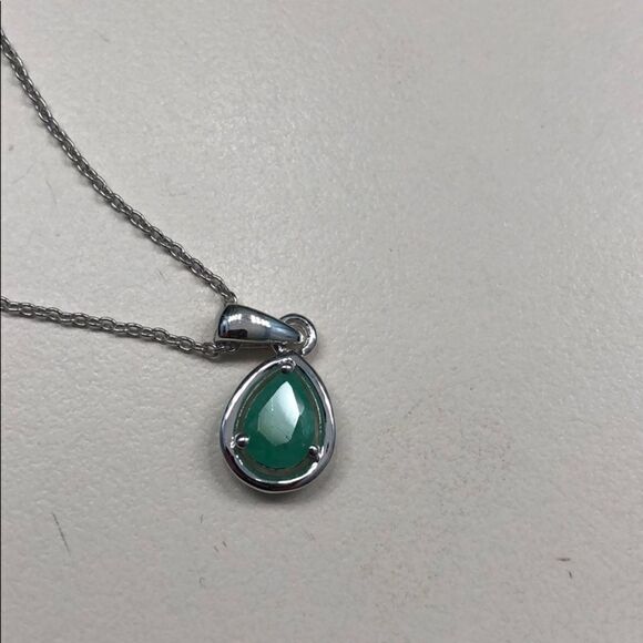 Silver and Green Teardrop Necklace - Picture 3 of 8